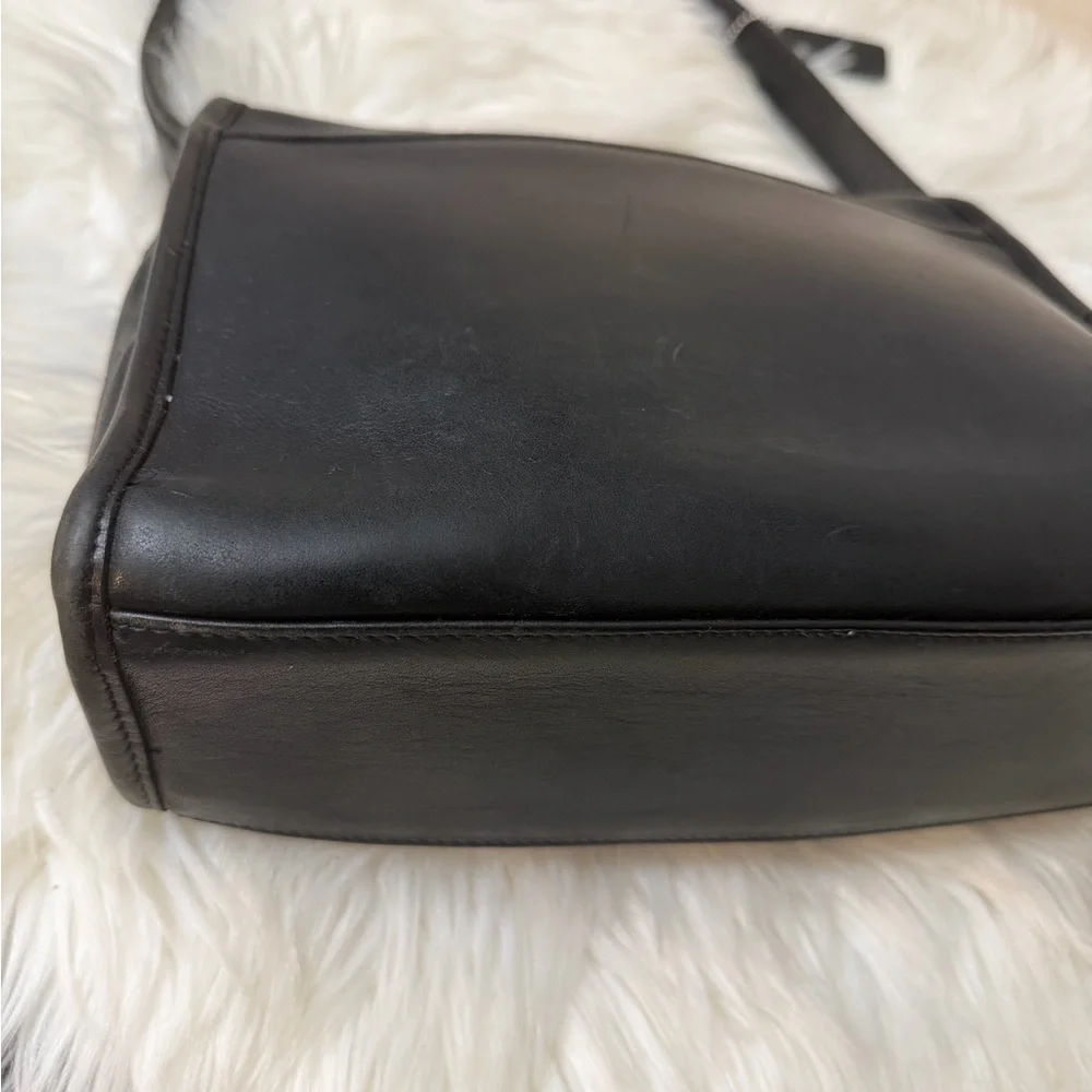 Vintage Coach # 9054 Black Glove-leather Shoulder Bag
